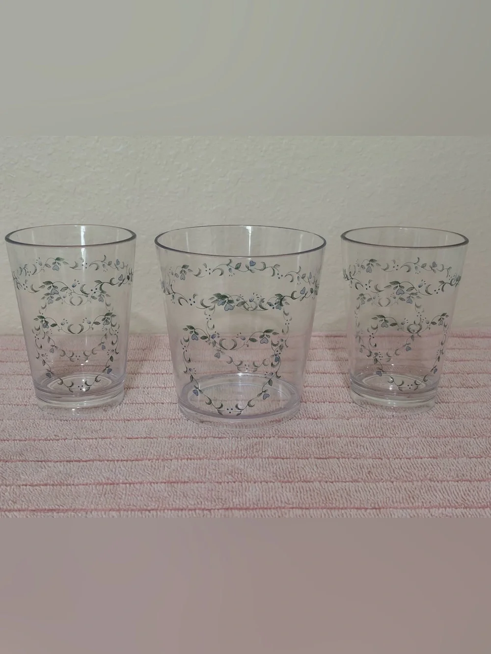 Set of 3 Corelle acrylic blue floral glasses*1 rock  14 oz and *2 size juice 8oz